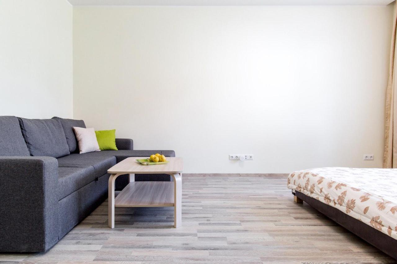 Sunny Apartment Near Bus Station Tallin Exterior foto