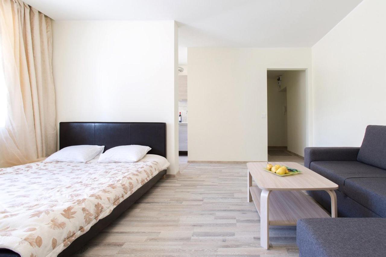 Sunny Apartment Near Bus Station Tallin Exterior foto